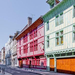 Brit Hotel Comtes De Champagne Centre Historique